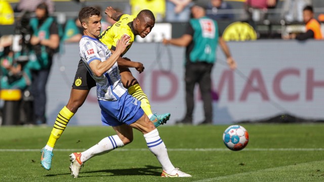 Hertha BSC in relegation: Hertha had until this moment played with the feeling of directly securing their place in the class: Youssoufa Moukoko (right) scored to make it 2-1 to BVB.