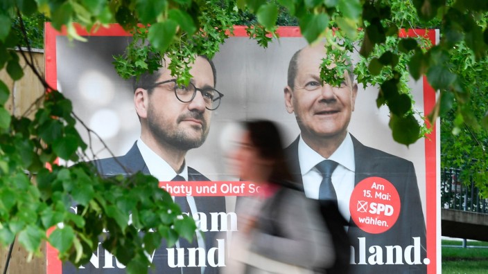 SPD: Am Ende doch nicht so interessant: Spitzenkandidat Thomas Kutschaty und Bundeskanzler Olaf Scholz auf einem Wahlplakat in Düsseldorf
