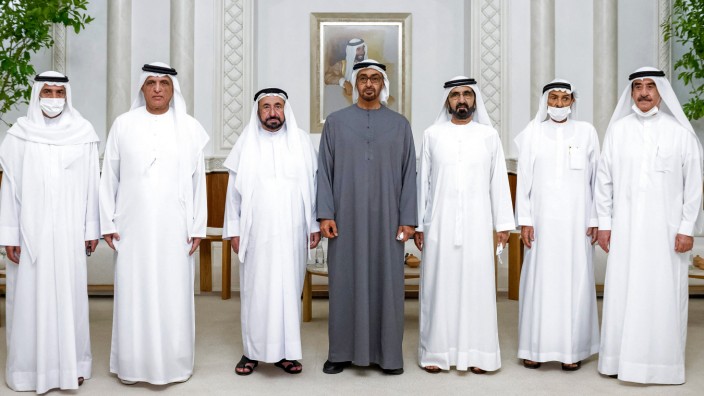 Die Oberhäupter der sieben Vereinigten Arabischen Emirate wählten Mohammed bin Zayed (Mitte) zum neuen Präsidenten.
