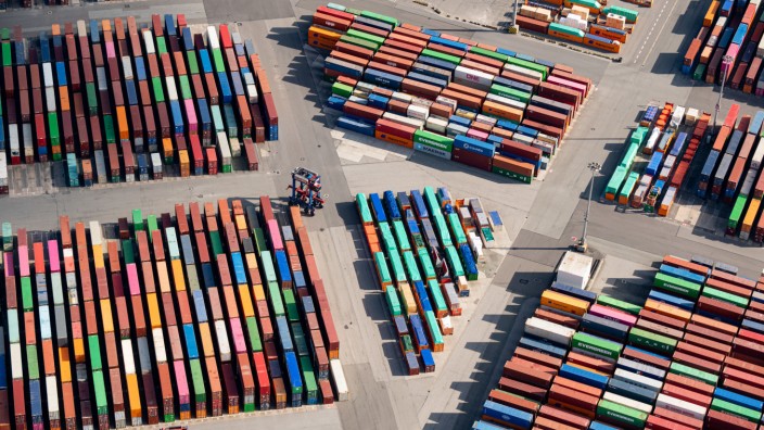 Konjunktur: Container im Hamburger Hafen: Deutschland leidet unter der Exportabhängigkeit seiner Industrie.