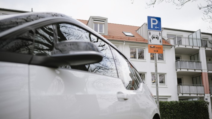 Mobilität: Seit vorigem Jahr gibt es zu den Leihautos auch eigene Parkplätze in Neubiberg.