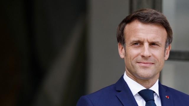Frankreich: Präsident Emmanuel Macron ließ sich Zeit mit der Ernennung der neuen Regierung. Bei der Parlamentswahl im Juni könnte seine Partei die Mehrheit verlieren.