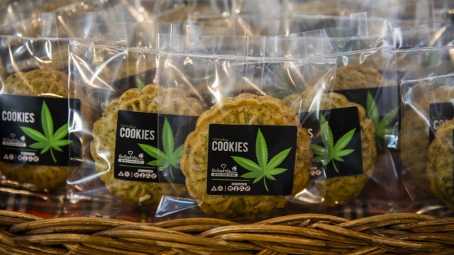 Thailand: Gute-Nacht-Kekse: In thailändischen Supermärkten finden sich diverse Hanfprodukte mit angeblich medizinischer Wirkung.