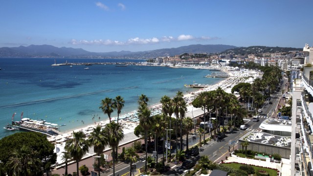 Zombiekomödie "Coupez!" beim Festival von Cannes: Wenn das Festival von Cannes startet, verwandelt sich die "Promenade de la Croisette" in eine zirkusähnliche Flaniermeile.