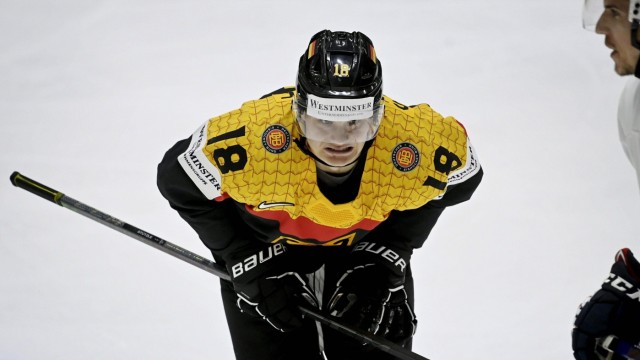 Deutschland bei der Eishockey-WM: Frühes Aus gegen Frankreich: Ob NHL-Profi Tim Stützle im nächsten Spiel schon wieder auflaufen kann, ist ungewiss.
