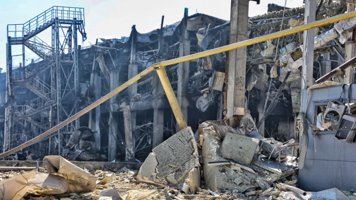 Nach dem Krieg in der Ukraine: Ein russischer Raketenangriff zerstörte dieses Einkaufszentrum im ukrainischen Odessa.