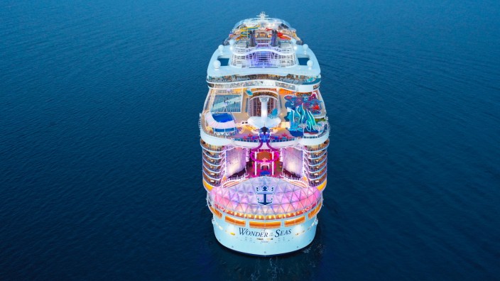 Größtes Kreuzfahrtschiff der Welt: Wie ein schwimmender Vergnügungspark sieht die "Wonder of the Seas" aus. Und sie ist auch einer.