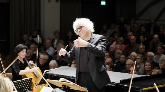 Von Wolfratshausen bis Benediktbeuern: Christoph Adt dirigiert noch einmal das Philharmonische Orchester Isartal. Hier eine Aufnahme von seinem Abschiedskonzert 2018.