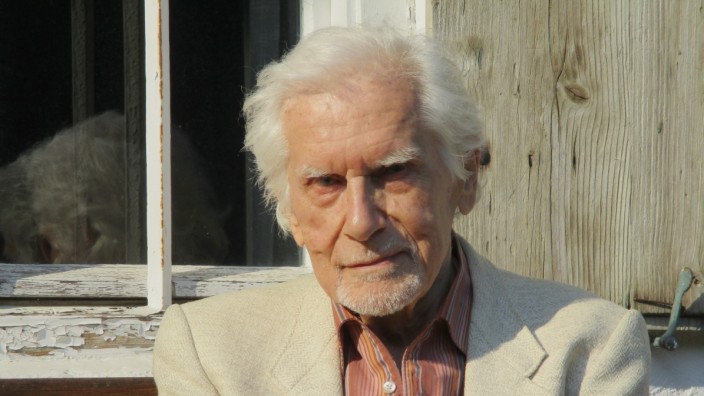 Computer und Kunst: Brückenbauer zwischen Kunst und Wissenschaft dank enormer Imaginationskraft: Herbert W. Franke hat seinen 95. Geburtstag gefeiert.