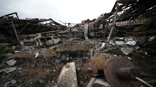 Krieg in der Ukraine: Zerstörungen des Stahlwerks in Mariupol, das nun zum Gebiet der selbsternannten prorussischen Volksrepublik Donezk gehört.