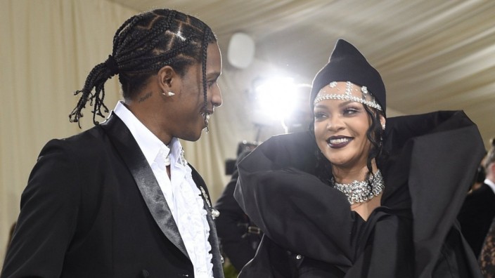 Leute: Rihanna und Asap Rocky im September 2021, nun sind sie Eltern eines Jungen geworden.