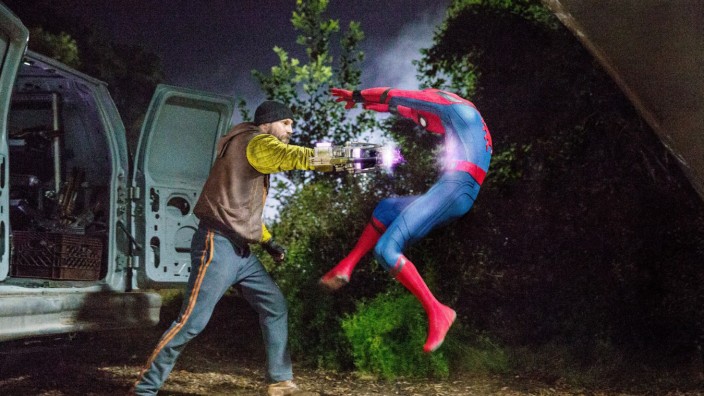 Spielfilmtipps zum Wochenende: Es läuft noch nicht alles rund für den jungen Spiderman (Tom Holland, r., mit Logan Marshall-Green).
