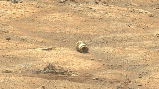 Raumfahrt: Ein Zylinder auf dem Marsboden, aufgenommen am 16. Februar.