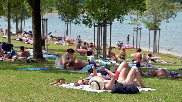 Start der Badesaison 2022: Der Kronthaler Weiher in Erding ist sehr beliebt.
