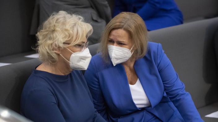 SPD: Christine Lambrecht (links) wäre gerne, was Nancy Faeser (beide SPD) jetzt ist.