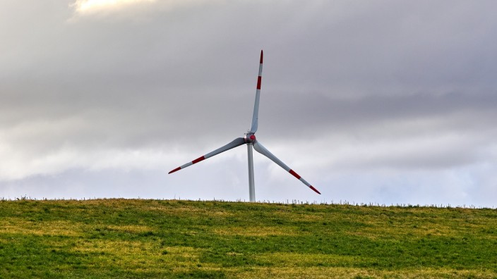 Windenergie: Windräder schützen die Umwelt, für deren Bau allerdings müssten im Ebersberger Forst Bäume gefällt werden.