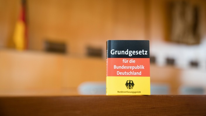 am 27.02.2018 in Karlsruhe (Bundesverfassungsgericht), Germany Das Grundgesetz im großen Sitzungssaal des Bundesverfass
