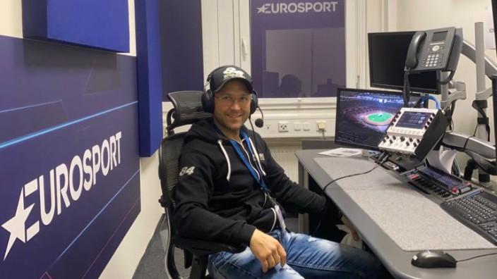 Olching: Martin Smolinski, derzeit nicht einsatzfähiger Speedwayprofi aus Olching, vertreibt sich die Zeit als Kommentator für Eurosport.