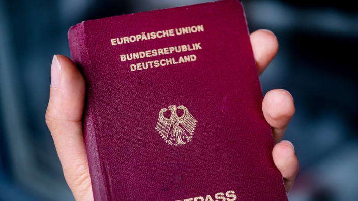 Reisen: Nach zwei Jahren Pandemie wollen immer mehr Dachauerinnen und Dachauer verreisen. Doch die Wartezeiten für neue Ausweisdokumente sind lang.