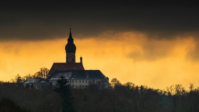 Kompass: Kloster Andechs, Bayerns Heiliger Berg: Im Florian-Stadl treffen sich die Klassik-Freunde zum neuen "Festival der Sinnlichkeit".