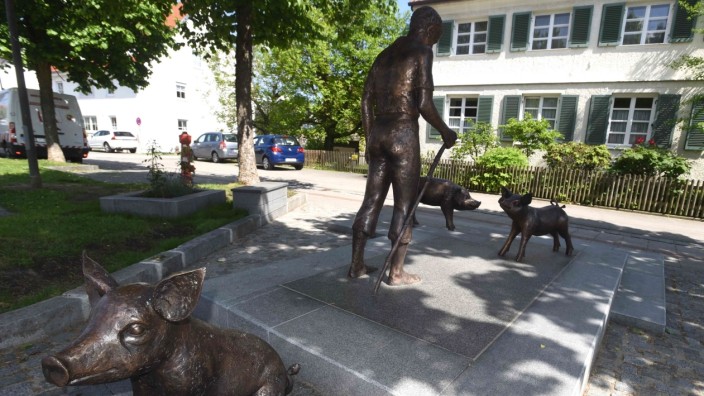Markt Indersdorf: Die Bronzefiguren in Markt Indersdorf hat Künsterin Ingrid Gottschalk entworfen.