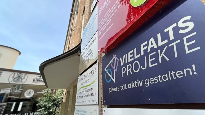 Gründungsprojekt: Das Büro der Diskriminierungsfreien Gesellschaft und des Unternehmens Vielfaltsprojekte an der Hauptstraße in Fürstenfeldbruck.