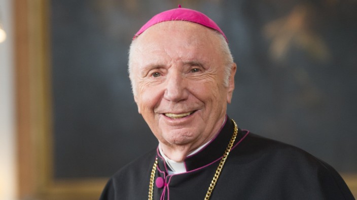 Nachruf: In der Rolle des Bischofs Rossbauer wird Horst Sachtleben seinen Fans in Erinnerung bleiben.