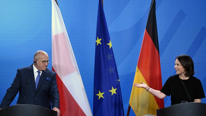 Krieg in der Ukraine: Zbigniew Rau wirft Deutschland beim Treffen mit Baerbock vor, dass es sich mit billiger Energie aus Russland einen Wettbewerbsvorteil verschaffen wollte - zum Preis der Souveränität osteuropäischer Staaten.