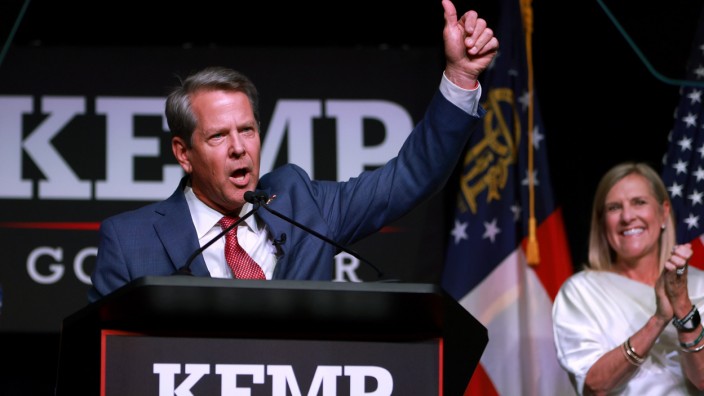 US-Republikaner: Gouverneur Brian Kemp siegt in den Vorwahlen in Georgia deutlich. Trump dürfte das ärgern.