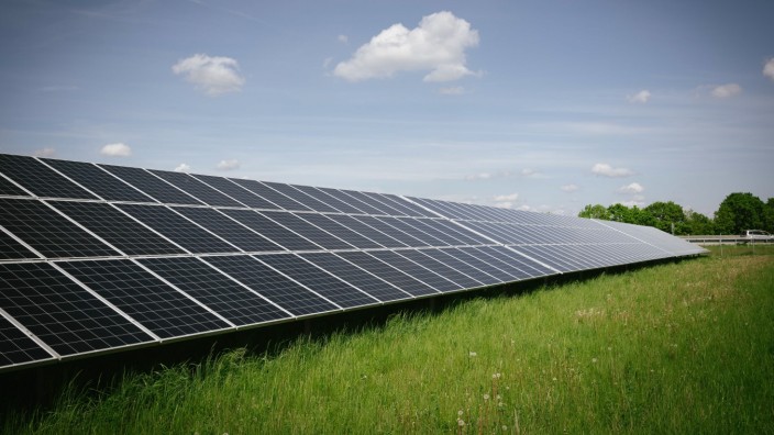 Energiewende im Landkreis Freising: Mehr Freiflächen-Photovoltaikanlagen sollen nach Ansicht der Grünen entstehen, um die Energiewende voranzutreiben.