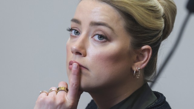 Depp gegen Heard: "Und ich spürte die volle Wucht des Zorns unserer Gesellschaft": Schauspielerin Amber Heard während der Verhandlung.