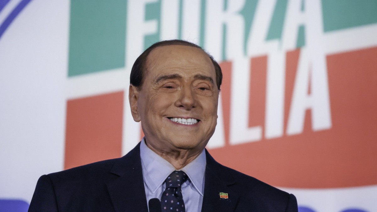 Il governo italiano chiede un risarcimento a Berlusconi: la politica