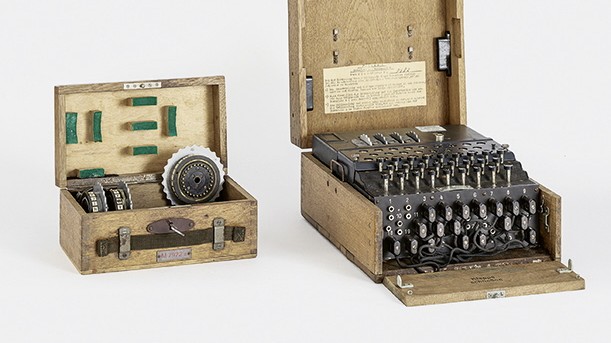 Technik: Als genial, kompliziert, unknackbar galt das Rätsel der Rotor-Chiffriermaschine Enigma M4. Diese stammt aus dem Jahr 1941. Doch die ihr zugrundeliegende Technik entstand bereits im Ersten Weltkrieg.