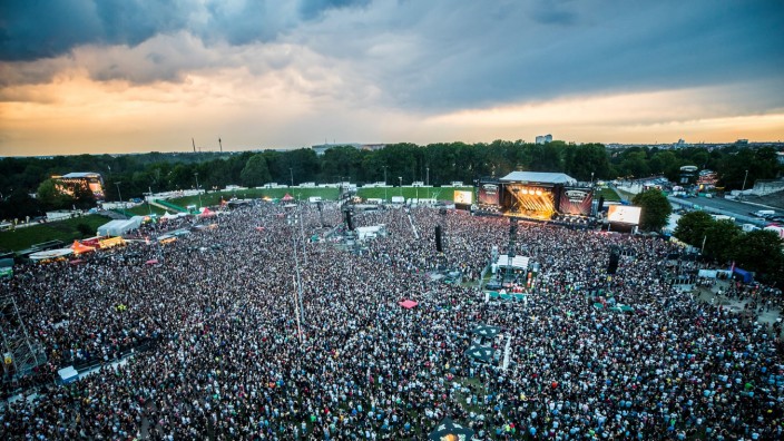 Bayern: Die Masse macht's. Bei Rock im Park treffen die größten Bands auf das größte Publikum.