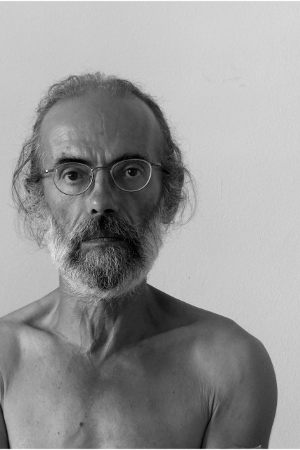 Porträt: "Moi" Selbstporträt des uruguayischen Künstlers Mario Steigerwald. Aktuell arbeitet er in München an einer Polit-Performance zur Flucht von Kindern.