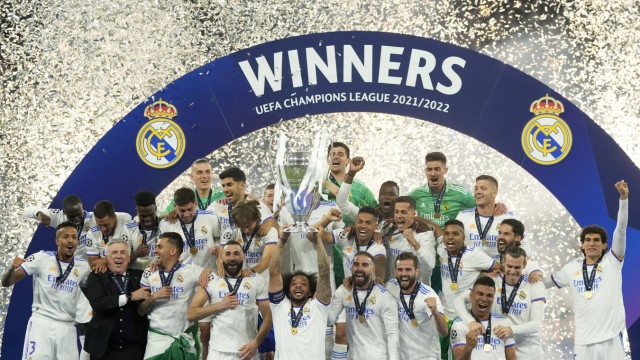 UEFA Champions League: Marcelo lifts the trophy.