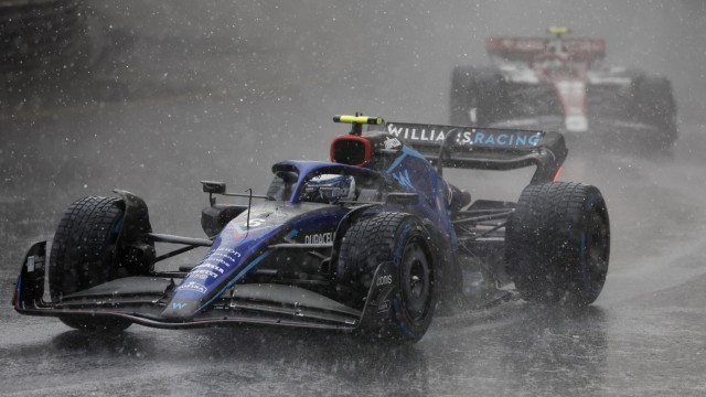 Formel 1 in Monaco: Viel Wasser, wenig Sicht: Am Sonntag musste der Rennstart in Monte Carlo verschoben werden, die Piloten wie Nicholas Latifi (Williams) mussten sich eine Weile gedulden.