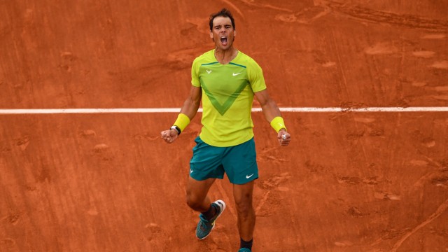 French Open: Gefühlsausbruch der positiven Art: Rafael Nadal nach dem Fünfsatz-Sieg gegen Felix Auger-Aliassime.