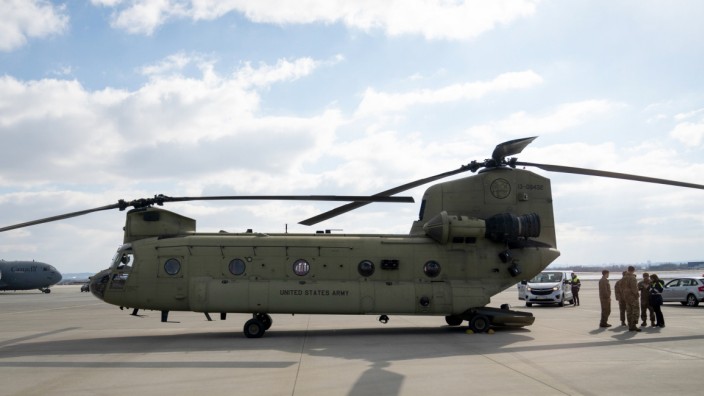 Bundeswehr: Ein Boeing CH-47 Chinook Helicopter ist "leistungsfähiger und hochmodern", dieser gehört der US-Armee.