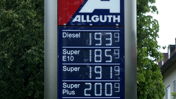 Benzinpreise: Die Senkung der Energiesteuer hat zu deutlich niedrigeren Spritpreisen an vielen Tankstellen geführt.