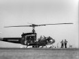 Ein durch eine Handgranate zerstörter Hubschraubers steht am 6. September 1972 auf dem Flughafen Fürstenfeldbruck. In diesem und einem weiteren Helikopter starben die neun Geiseln.