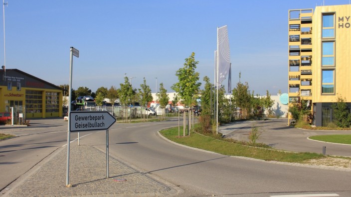 Bayern: Der Gewerbepark B471 im bayerischen Landkreis Fürstenfeldbruck. Von dieser Heimat will man nur weg - kein Wunder, dass die CSU auf die dritte Startbahn am Münchner Flughafen drängt