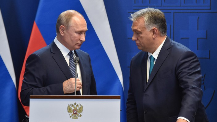 EU-Sanktionen gegen Russland: Nicht bereit, sich von Putin zu distanzieren: Ungarns Premierminister Viktor Orbán bei einem Besuch des russischen Präsidenten in Budapest 2019.