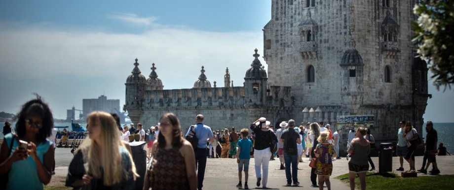 Coronavirus: Touristen am Torre de Belém, einem der bekanntesten Wahrzeichen Lissabons.