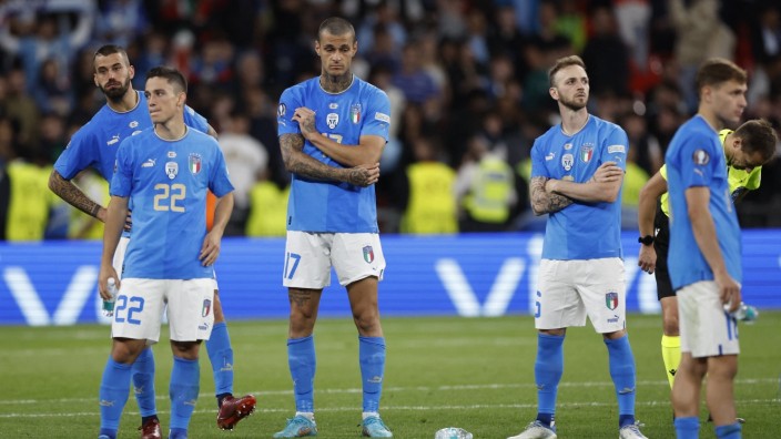 Italiens Nationalmannschaft: Konsternierte Europameister: Italiens Spieler nach dem 0:3 im "Finalissima" gegen Argentinien.