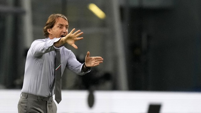 1-1 against Italy: Italy coach Roberto Mancini gives instructions to his players during the UEFA Nations League soccer match between Italy and Germany at Renato Dallara Stadium in Bologna, Italy, Saturday, June 4, 2022 (AP Photo/Antonio Calanni)
