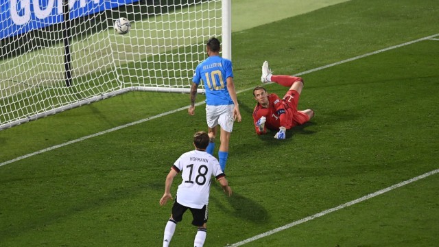 DFB-Elf: Lorenzo Pellegrini trifft zum zwischenzeitlichen 1:0. Manuel Neuer sieht auf diesem Foto unglücklich aus, war aber schuldlos am Gegentreffer.