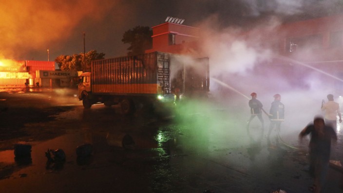 Das Feuer in einem Container-Depot in Bangladesch löste eine gewaltige Detonation aus.