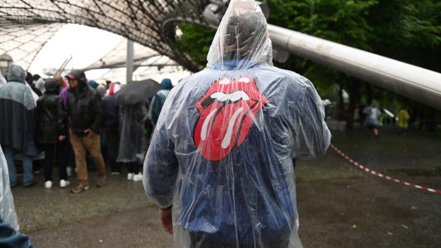 Rolling Stones in München: Warten auf ein Ende des Regens und die Legenden des Rock.