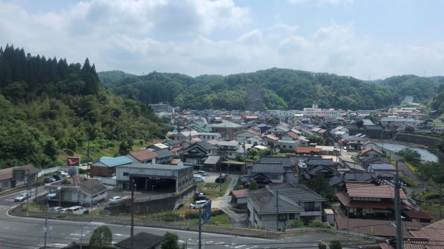 Japan: 11 000 Einwohner, ein paar zusammengewürfelte Häuser, ein Museum über die Technik der Eisen-Herstellung, ringsumher Reisfelder - und ein anonymer Spender: Okuizumo in der Präfektur Shimane.
